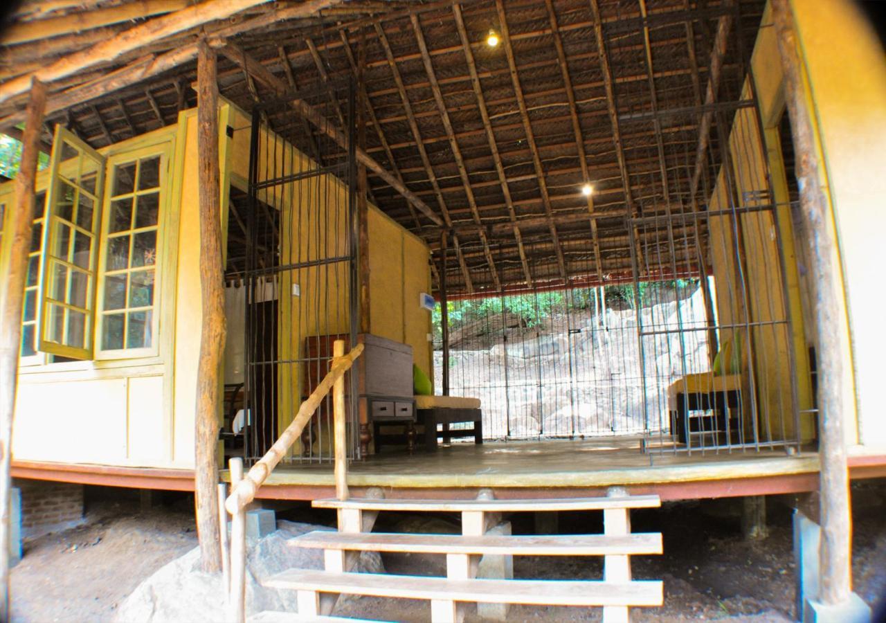 Back Of Beyond - Wild Haven Villa Sigiriya Exteriör bild